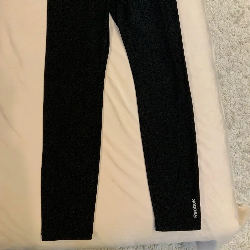 Reebok Black L leggings Active  Workout Adventure Travel Minimalist Normcore Gym